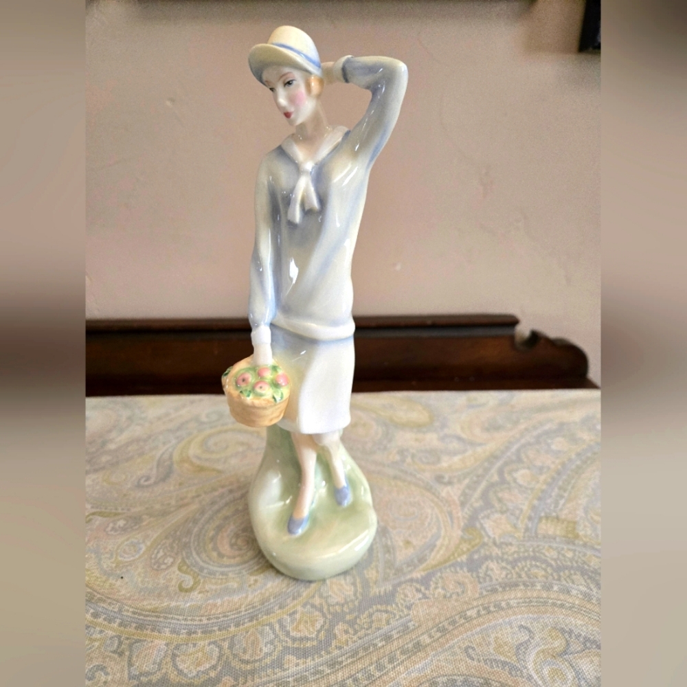 Royal Doulton “Ellen” Figurine HN 3819 Signed
